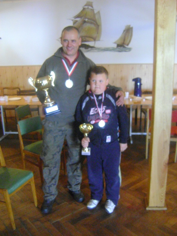 2009 Liga powiatowa - 1 miejsce dorosłych Andrzej Duda, 1 miejsce Junior Radosław Zieliński zdjecia-zawody-366